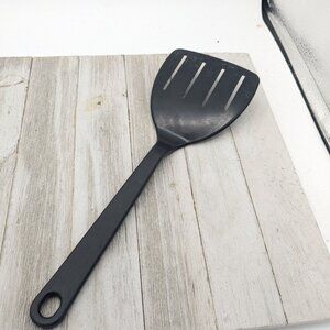 Tailor Made Wide Slotted Spatula Turner Flipper Black Nylon Plastic 11 3/4"